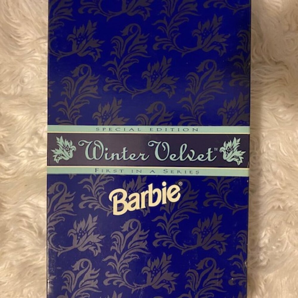 Barbie Winter Velvet, Avon Exclusive Edition, 1995, New In Box Never Revoved - Picture 4 of 4